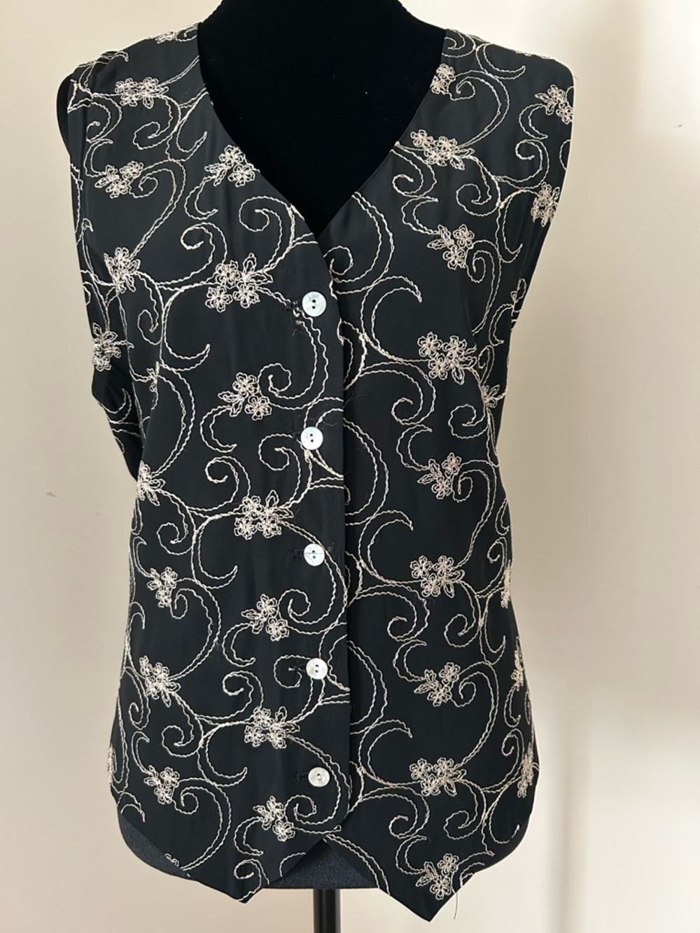 Worthington Black Floral Embroidered Button Sleeveless Vest Women's Large